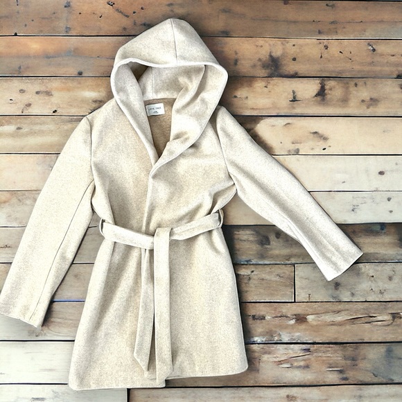 Love Tree Jackets & Blazers - Women’s Cream Coat Size Large